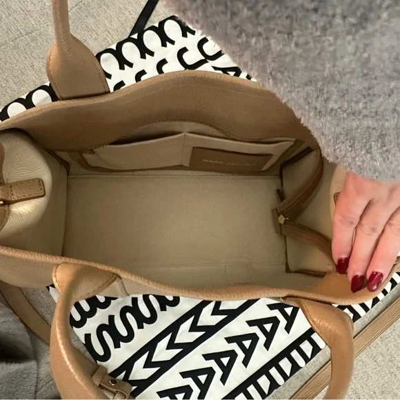 Marc Jacobs Medium Tan Leather Tote - Picture 6 of 11